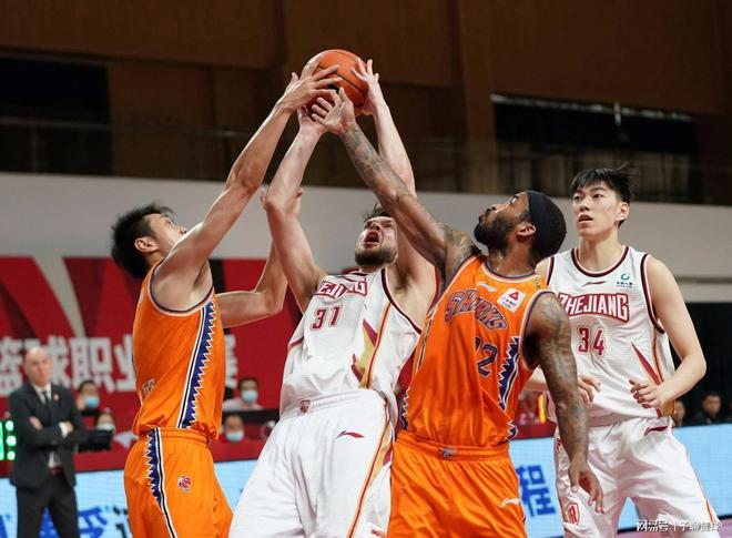 到她在转身 到她在转身