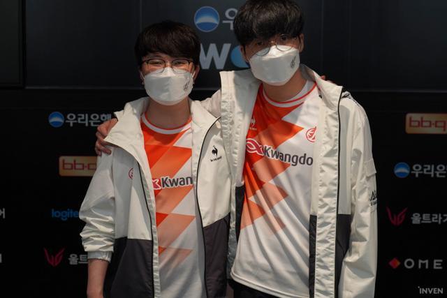 魔術師與拉 魔術師與拉